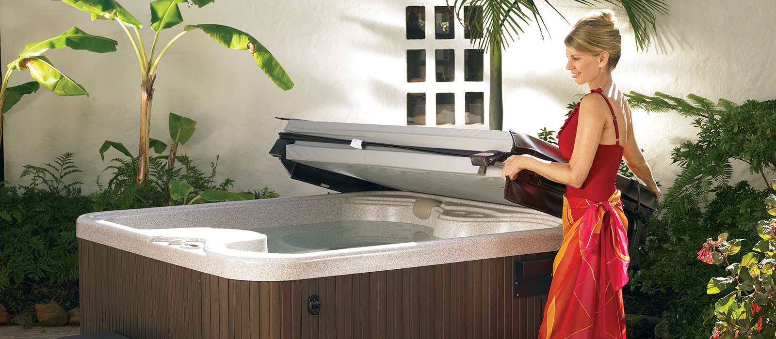 The SX 3 person hot tub provides the same unique features found in much larger spas, with a slim profile perfect for smaller spaces. 